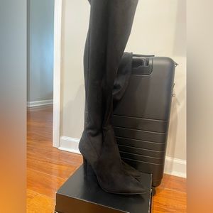 Brand New - Size 10 black heeled boot